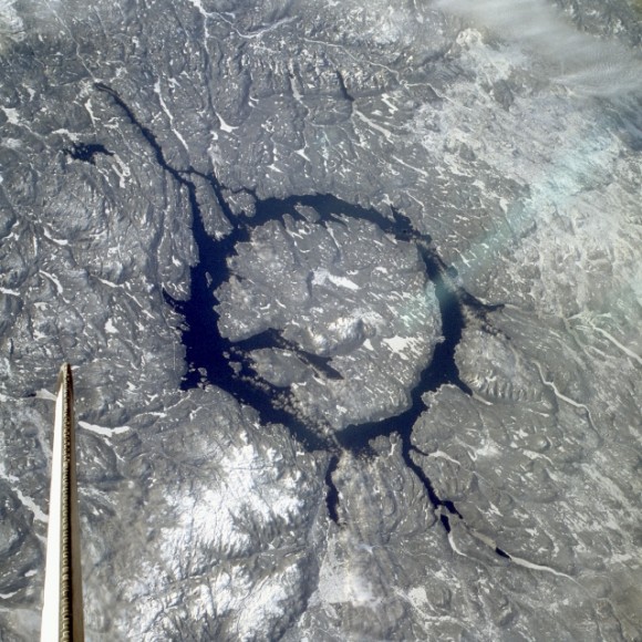 Маникуаганский кратер