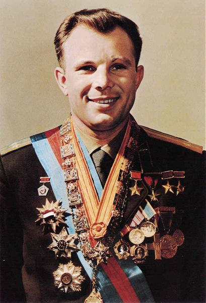 Yuri_Gagarin_official_portrait.jpg