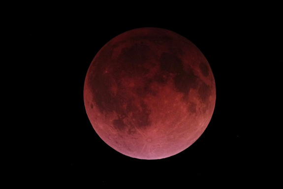 Фото- и видеоотчет фантастического полного лунного затмения 14-15 апреля