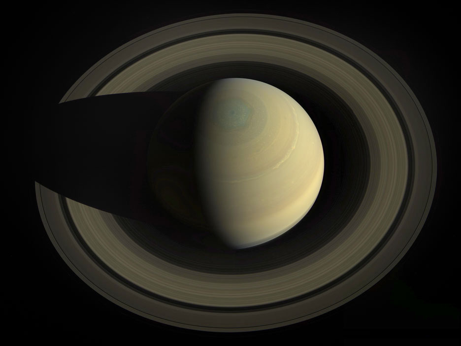 Элегантный Сатурн на новом фото от "Кассини"