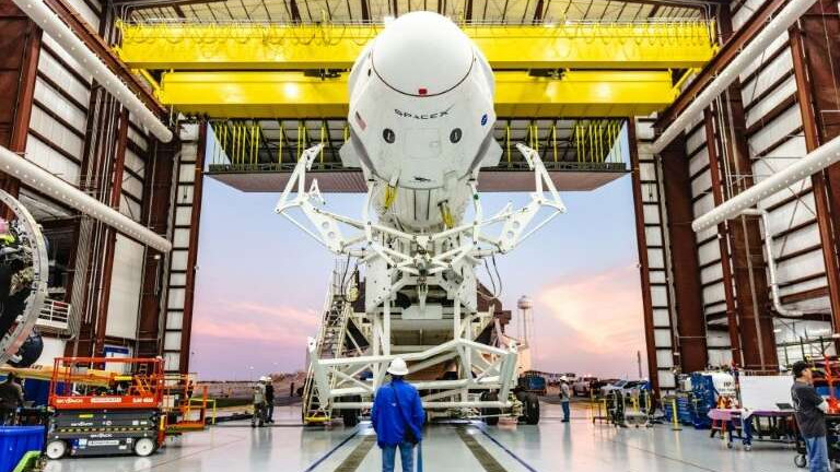 НАСА отправит к МКС тестовый корабль SpaceX
