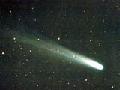 Большой взрыв освещает отдаленное скопление комет