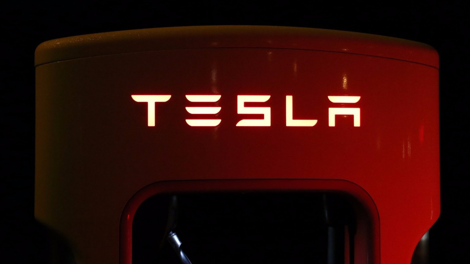Tesla сократила стоимость своих электромобилей на 2000 долларов