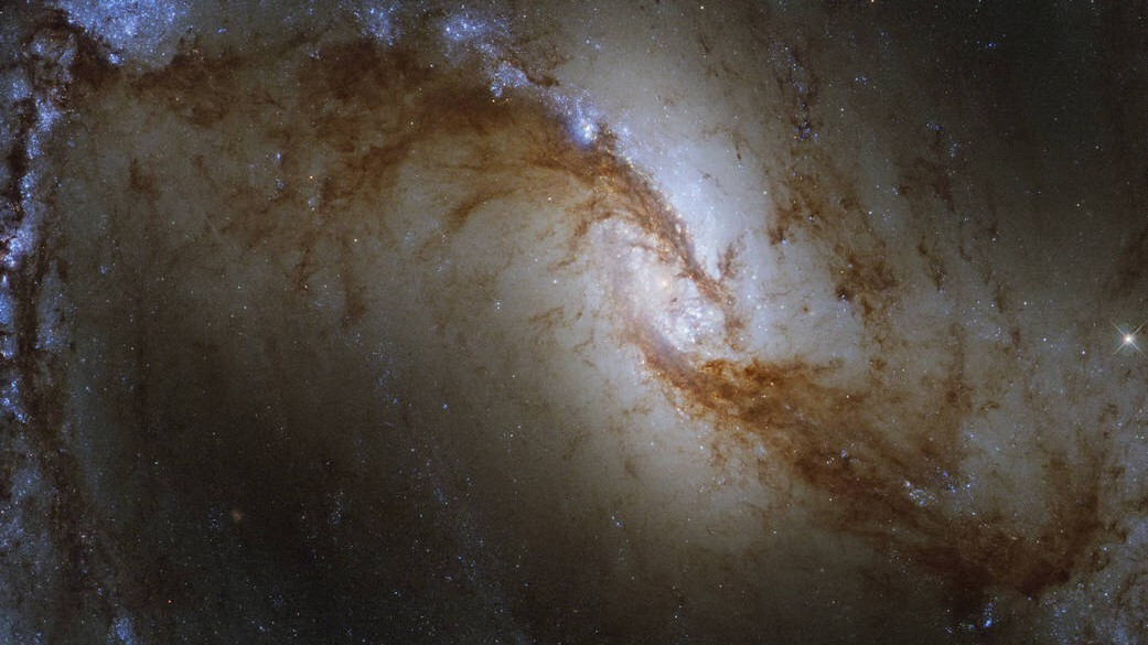 Хаббл видит вихри из образующихся звезд