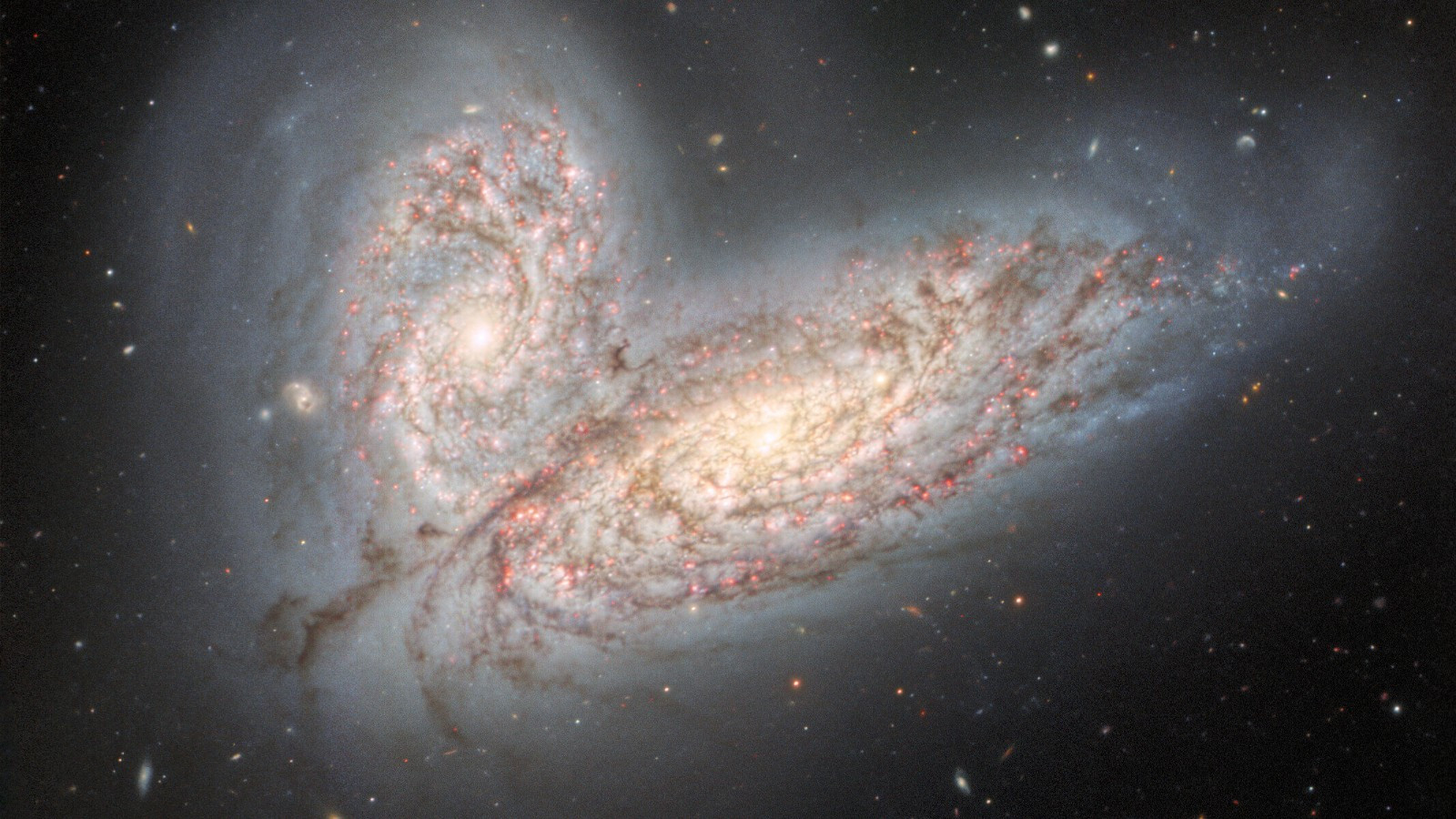 Сталкивающиеся галактики ослепляют на снимке Gemini North