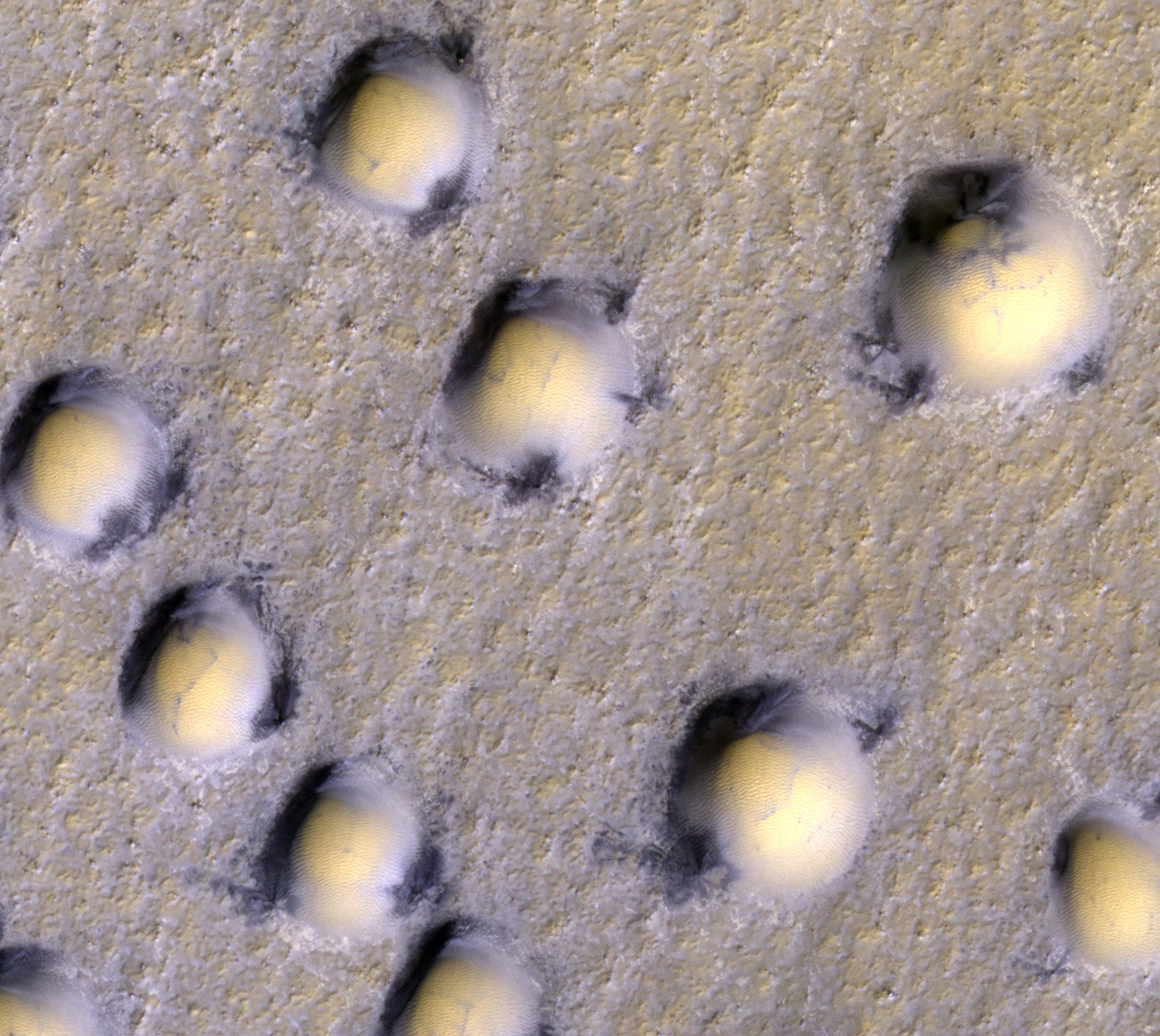 Купольные пузыри на Марсе от HiRISE
