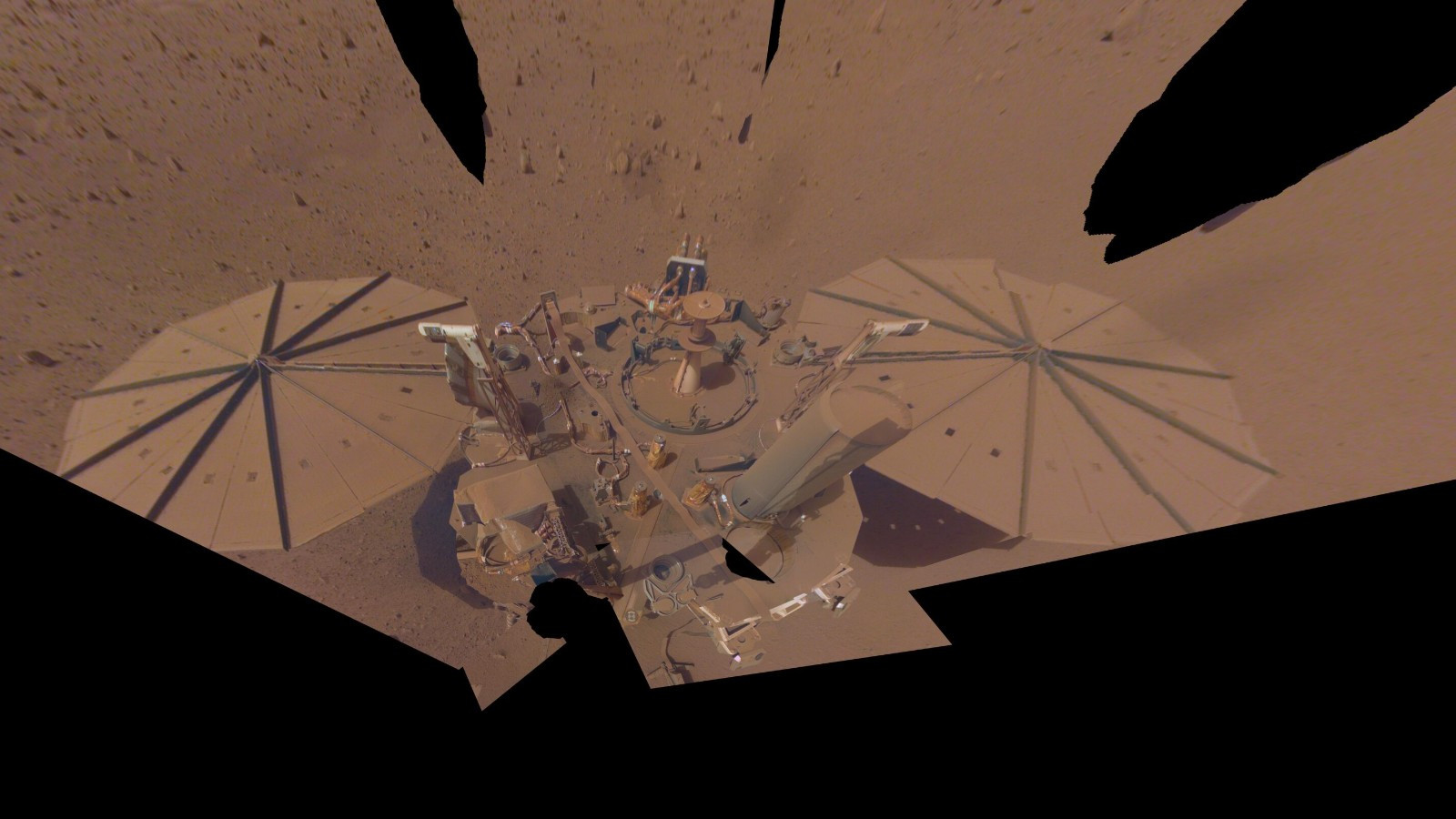 Посадочный модуль InSight Mars пережидает пыльную бурю