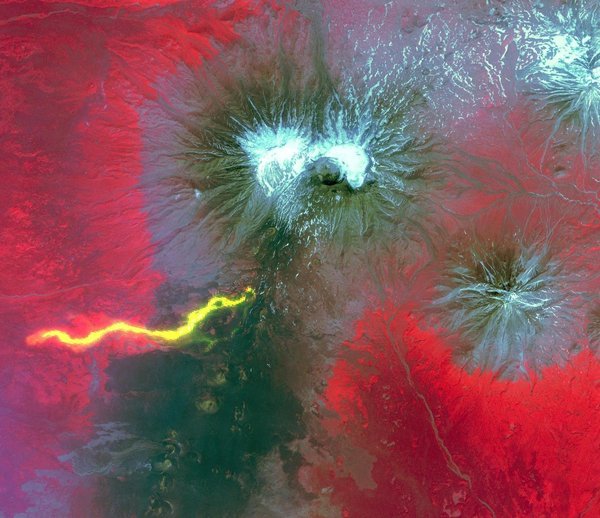 Спутники наблюдают за адскими вулканами