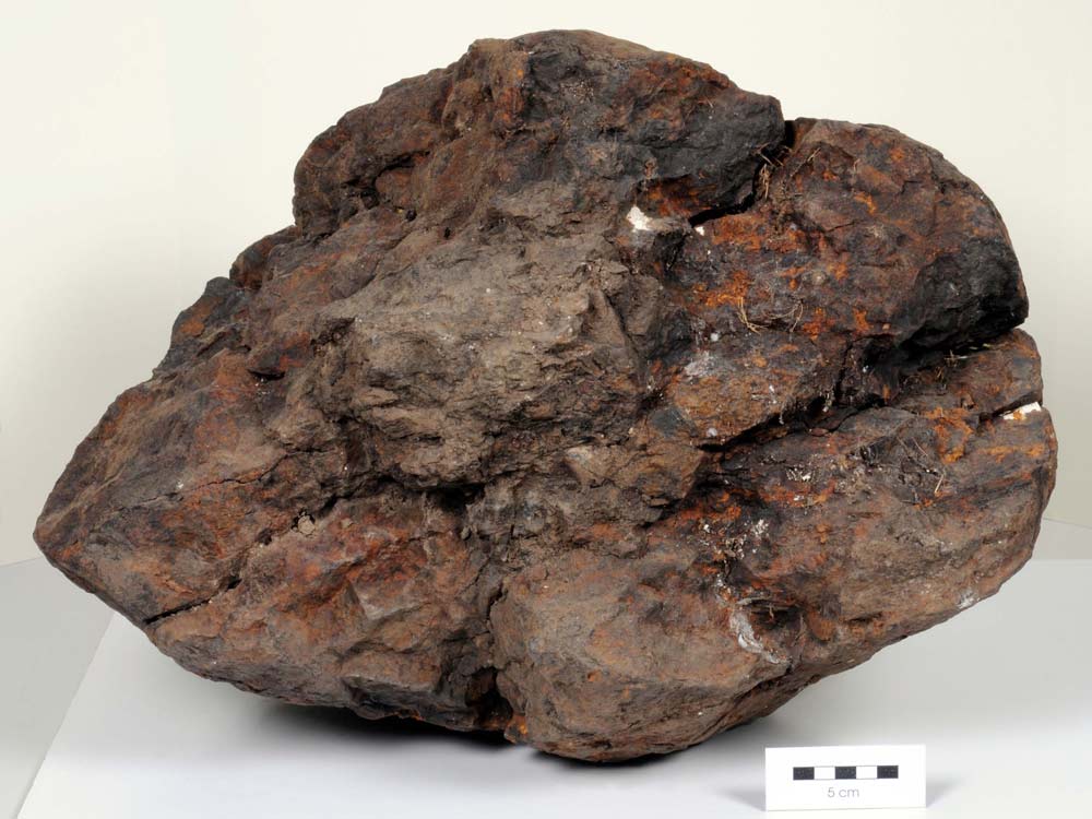 Норвежская семья нашла метеорит у себя дома