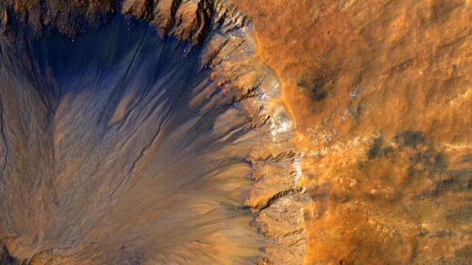 На поверхности Марса появился новый кратер