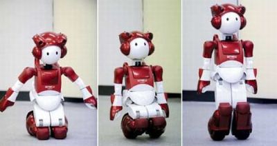 EMIEW2 - гуманоидный робот на колесах
