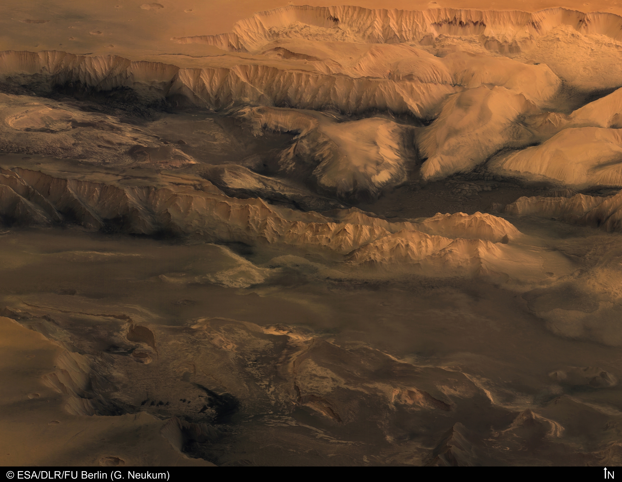 Грандиозный марсианский каньон на видео