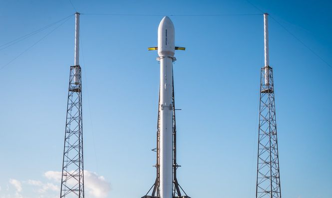 SpaceX не торопится запустить Falcon 9