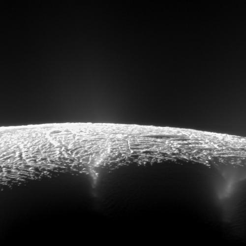 Космический аппарат Кассини обнаружил 101 гейзер на Энцеладе