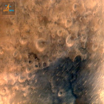 Индийский зонд прислал первые фотографии с Марса