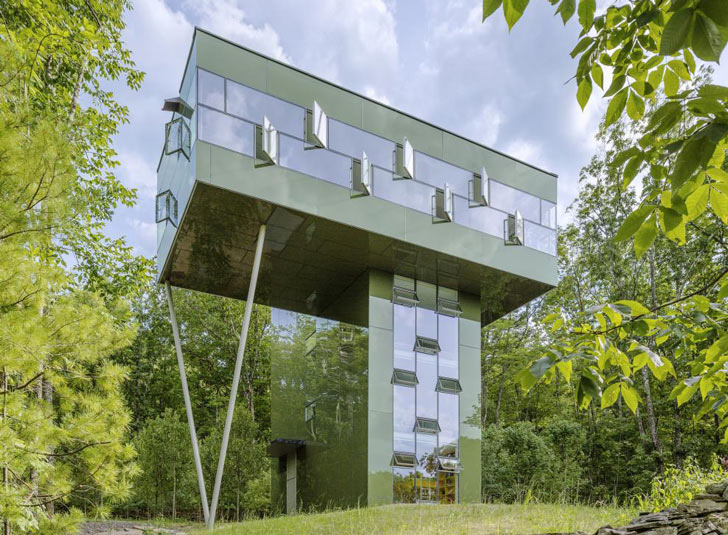 Современный дом в стиле "Tower House"