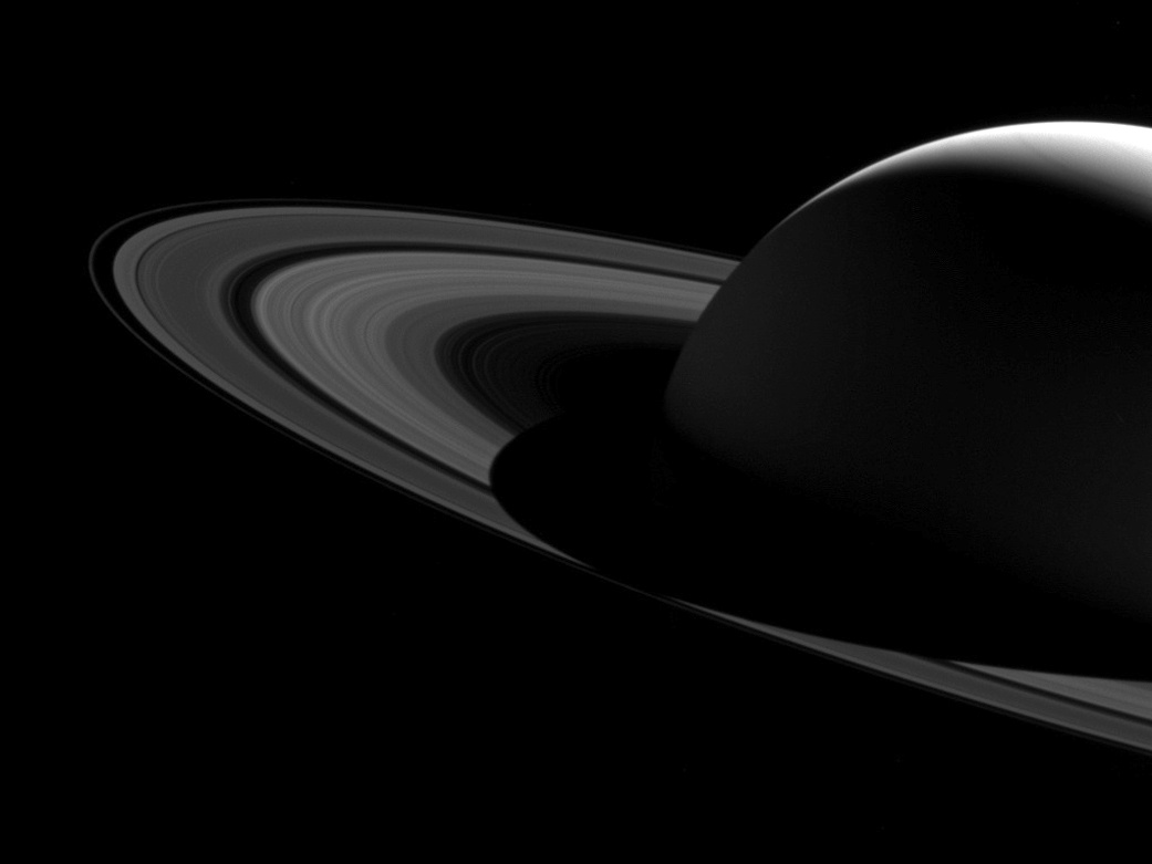 Тень на кольцах Сатурна сжимается 