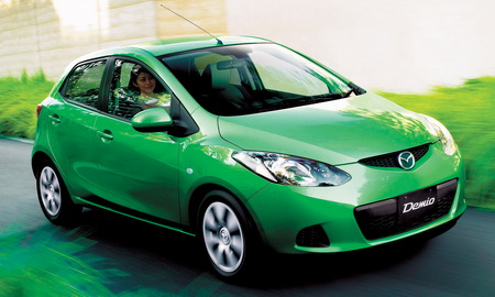 Mazda представила свою версию полностью электрического авто, основанного на малолитражной Demio 