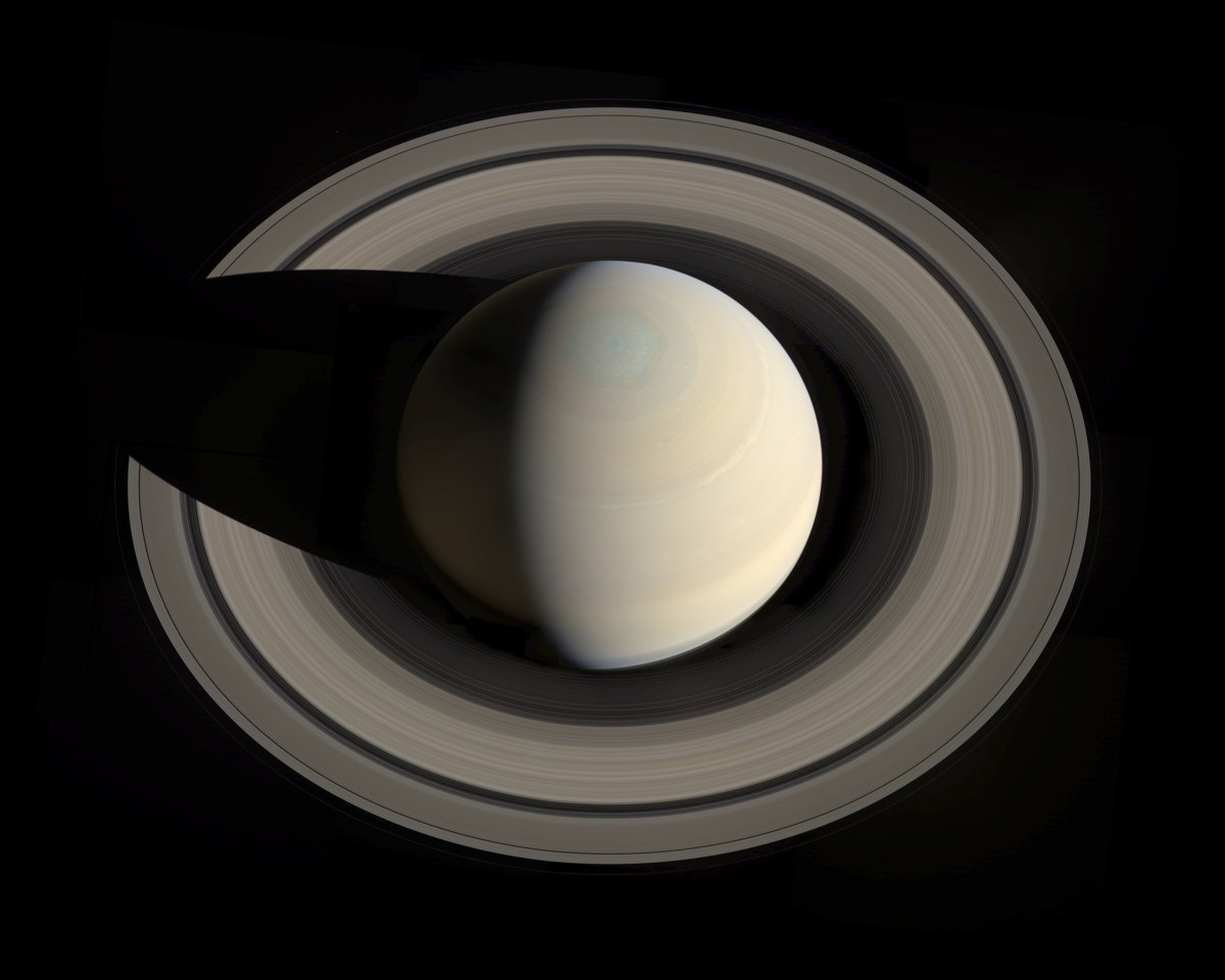 Получено новое изображение системы Сатурна