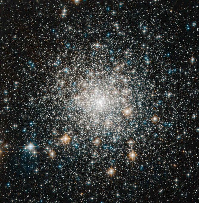 Хаббл заснял шаровое скопление Messier 70