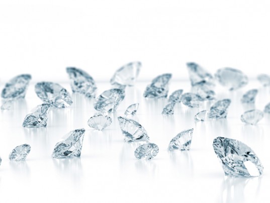 Зачем добывать алмазы, если их можно создавать