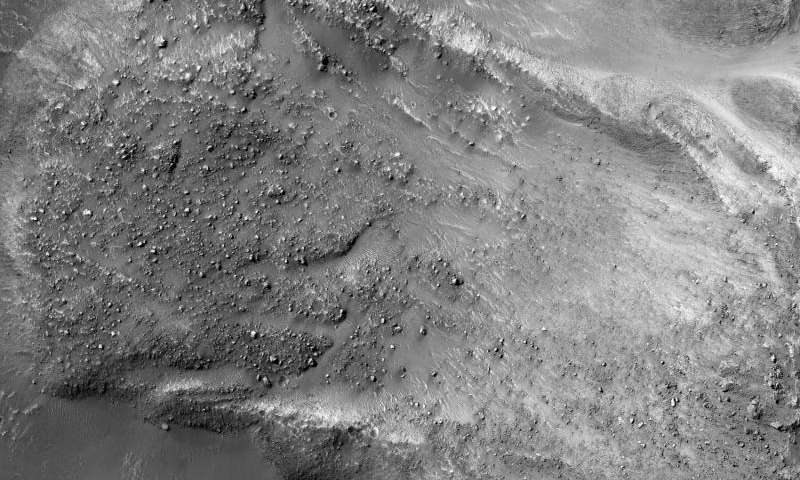 Фото дня: валуны, покрывающие марсианские оползни