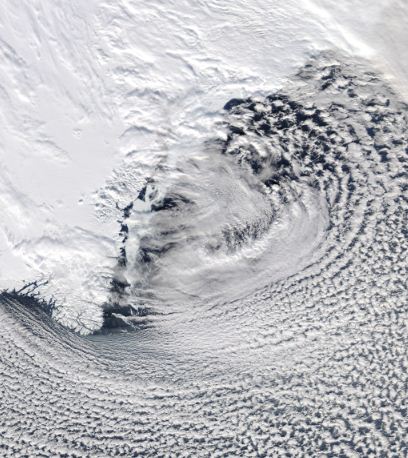 Спутник заприметил классное облако вокруг Гренландии