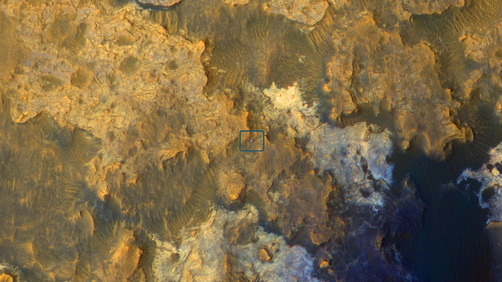 Наблюдения за Curiosity при помощи камеры HiRISE