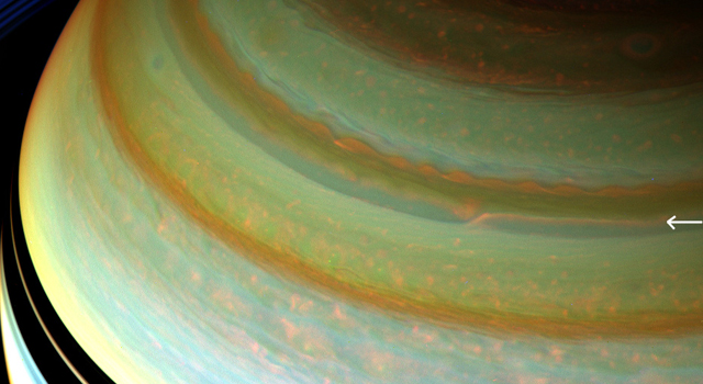 Ученые пытаются объяснить механизм джетов на Сатурне