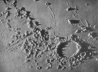 Новое фото от лунного орбитального зонда