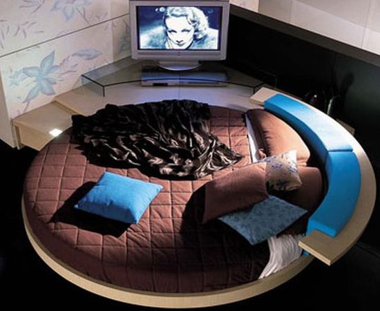 В моду входят High-Tech-кровати