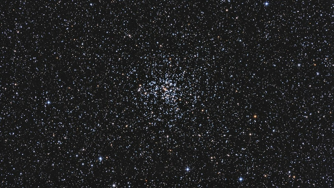Астрономы исследуют рассеянное скопление Messier 37 и его окрестности