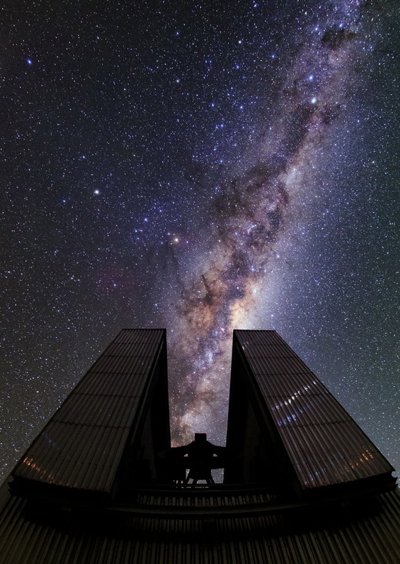 Кадр дня: Млечный Путь над крутым телескопом