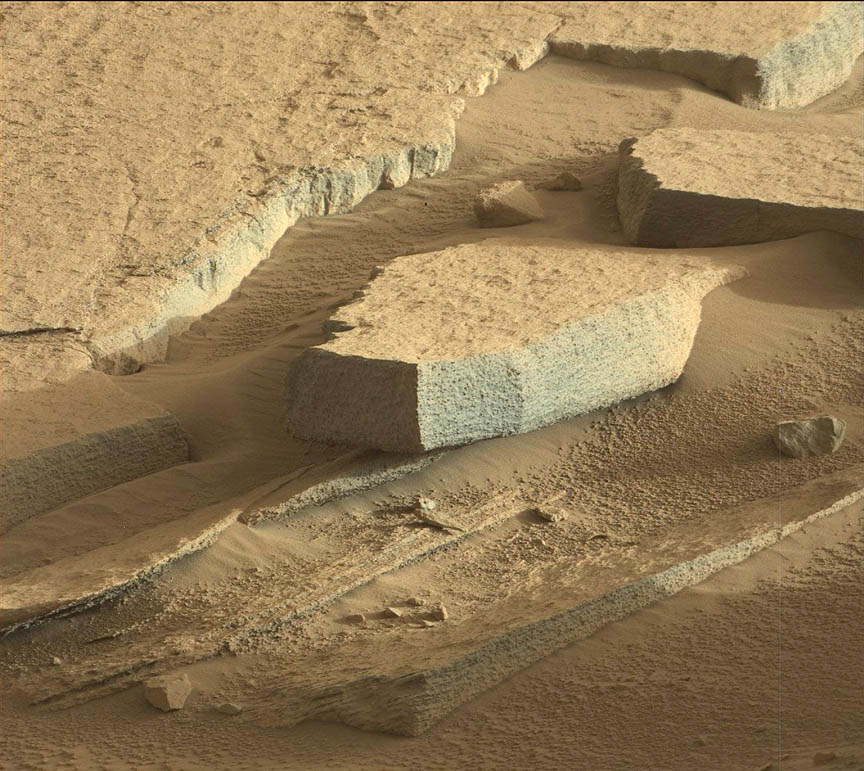 Глыбы песка на Марсе