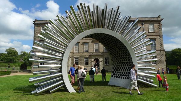 В Лондоне представили музыкальную ветряную скульптуру