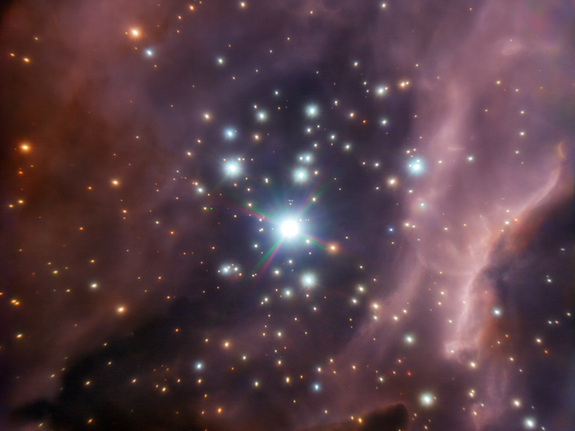Кадр дня: массивная звезда в звездном скоплении RCW 38