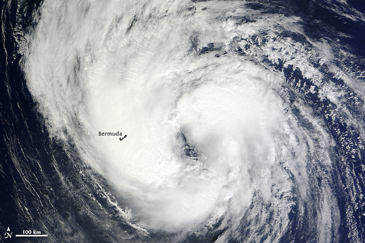 Снимок тропического шторма "Лесли "
