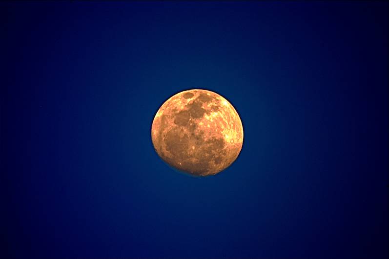 Кадр Дня: фото лазурной Луны