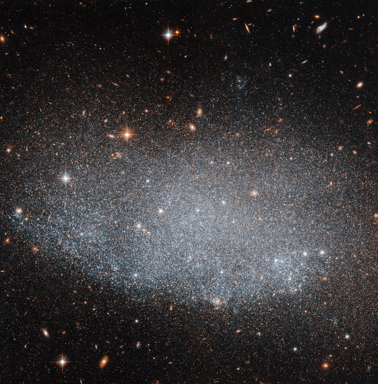 Хаббл сфотографировал галактику UGC 8201