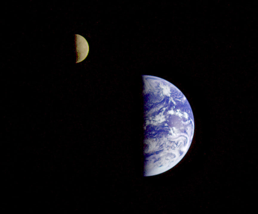 Фотографии Земли и Луны от разных космических аппаратов