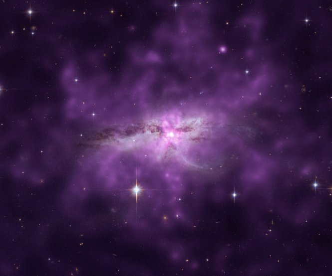 Обсерватория "Чандра" изучила галактическую систему NGC 6240