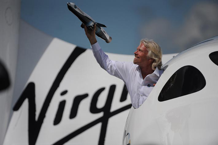 Virgin Galactic собирается выпускать пассажирские космические корабли в следующем году