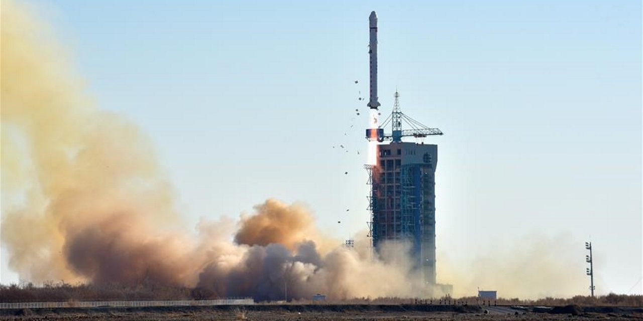 Китай отправил на орбиту подозрительный спутник