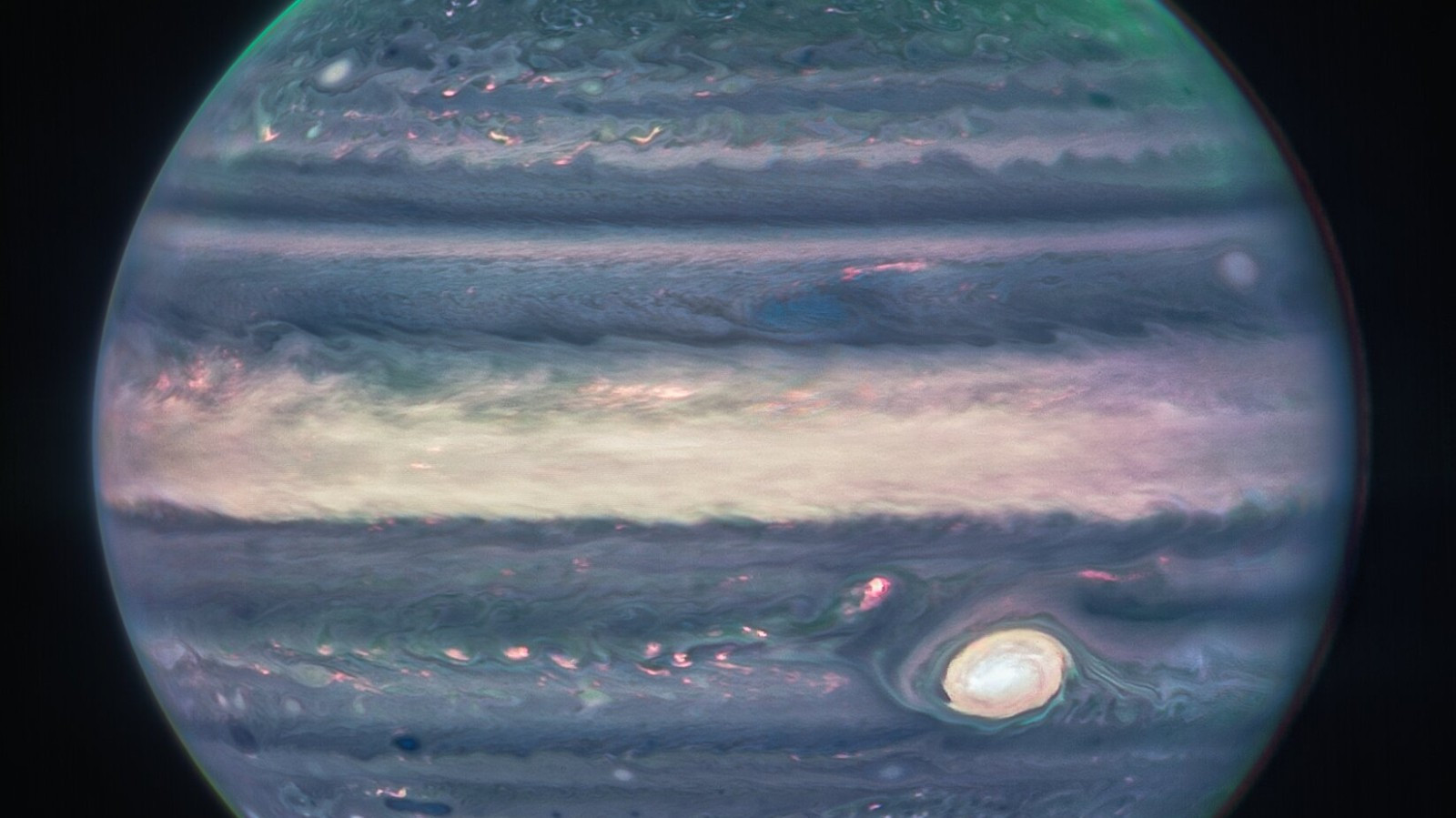 Новые изображения Юпитера показывают новые детали