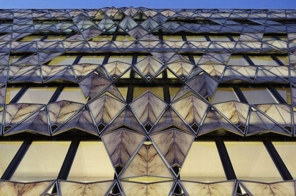 Здание Оригами в центре Парижа