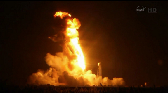 Вторая попытка запуска ракеты "Антарес" завершилась взрывом