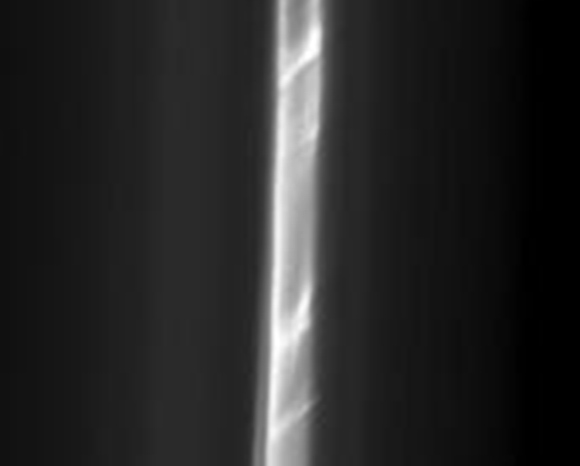 Кольцо F Сатурна позировало КА "Кассини"