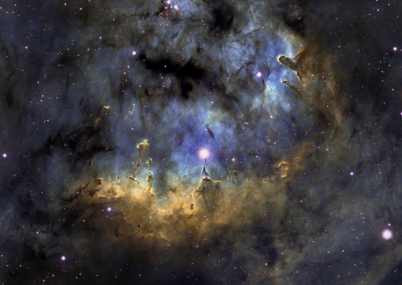 Кадр Дня: само очарование - туманность NGC 7822