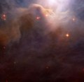 Хаббл сфотографировал вздымающиеся облака космической пыли