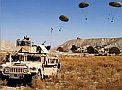 Компьютеризованные парашюты снабжают американцев в Афгане